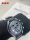 欧米茄Swatch联名 一体壳 系列 性价比超高。认准细节品质！ Swatch斯沃琪Omega欧米茄联名款 钢灰色手表，黑色 Velcro 表带，栩栩如生地体现