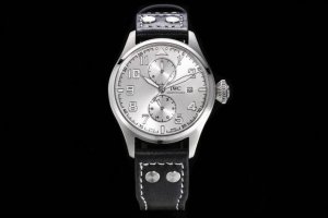 白 -金 Tw新品 颜值巅峰 Iwc旗下最耀眼的明星，万国长动能月相专家。 全新飞行员系列Iw51584透底腕表。 表壳 316L精钢表壳，打磨抛光非常圆润。小