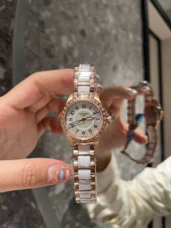 白 金 钢带+20 陶瓷带+40 品牌：浪琴 Longines最新推荐 类型：女士腕表 表壳：316精钢 做工优质 表带：进口真牛皮 精钢间陶瓷带 两种可选 机 - 点击图像关闭