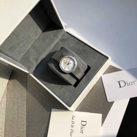 现货 ，迪奥型号：Cd040110M0010000系列：La Ｄ De Dior瑞士进口石英机芯，表盘总直径28Mm表带材质：米兰式织网不锈钢表链。折叠扣，白色 - 点击图像关闭