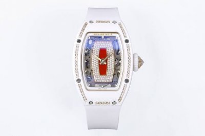 Zf再续华美篇章 精致璀璨.魅力之作 “表界女神” 理查德米勒Rm07-1黑白陶瓷镶钻系列 1 Zf的陶瓷镶钻工艺:陶瓷表壳在配备金钢石钻孔铲边工具的专业Cnc