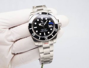 白 金30出 rolex劳力士 亲民版水鬼 整表均采用316L精钢 搭载全新日本进口8215机芯 质量稳定 配上原装壳套 带小蓝光兰宝石玻璃 直径40Cm 原装