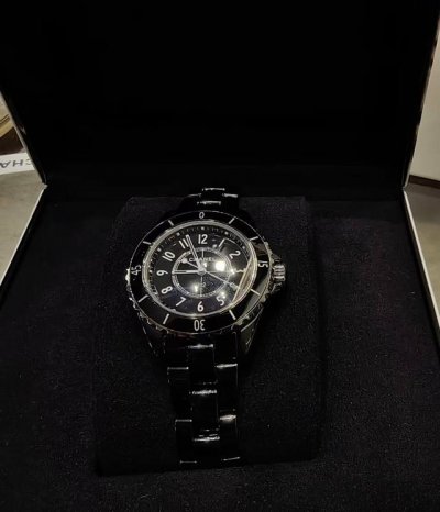 香奈儿J12黑陶瓷 时尚界的宠儿 表盘：34Mm 已使用 A级 无配件 市场参考价：￥p48750 品真阁售价：￥p15340#手腕上的魅力