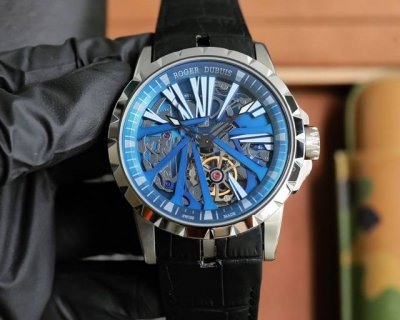罗杰 杜彼 Roger Dubuis 豪爵 Excalibur 王者系列 自动上链机芯，表壳：46毫米 , Sapphire Crystal Carbon 钛合