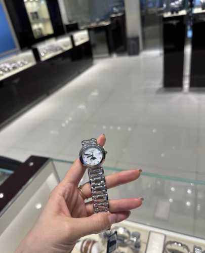 Kl 可乐 工厂P浪琴优雅系列心月女表 璀璨心月，奇幻优雅 腕表数据：型号L8.116.4.71.6，是浪琴心月带有月相功能的腕表，整表30.5毫米尺寸，非常适