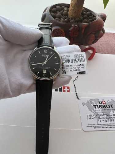 天梭杜鲁尔系列 机芯机械男表，T099.407.11.037.00黑条钉黑色皮带款，现货。 好品质，Eta:C07.111原装机芯，一手货源，欢迎下单！