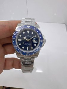 C Cm3 C厂跳码 T格林尼治升级版。采用一致904L钢材，一体成形的陶瓷白金字体圈口与一致。全新3285一体机芯。同步T针通过正反调时间及日历，配件通用原装