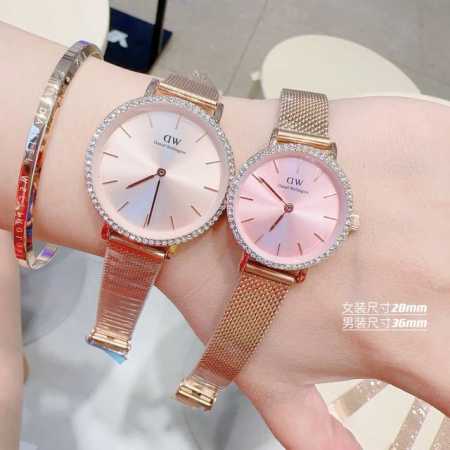 网带 七夕特别奉献dw手表，2024年最新上市，独家产品，Daniel Wellington，dw =等我。我一次次的远行伴随爱人，在这个特殊的日子里为爱人送上 - 点击图像关闭