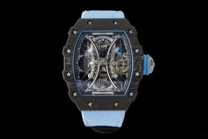 Richard Mille 里查德米尔Rm53-01 将腕表设计与运动赛事相互结合。以马术运动为背景，采用多种高科技材料打造，如同“护具”来抵御运动时带来的强烈