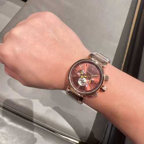 牛货 Lv 路易威登，西装暴徒，时尚属性，尺寸：42Mm，厚度：13Mm，夜光，跑秒计时，时尚配戴火热大卖高端设计，316L精钢，特别监工打造。无可挑剔的精致，