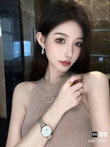 Armani 阿玛尼满天星女士手表型号表盘直径32Mm
