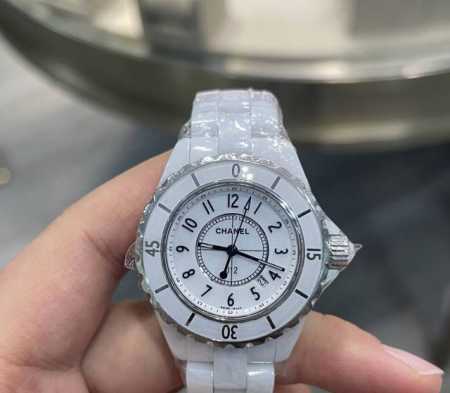 香奈儿J12白盘｜好价得 品牌:香奈儿 系列:J12系列 型号:H0968 材质:精钢 镜面:蓝宝石玻璃 表盖:密底 表扣:折叠扣 表径:33Mm 机芯类型:石 - 点击图像关闭
