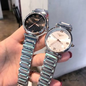浪琴格调女表 利落干练的设计风格 时尚大方。上手美美的 各种风格的衣服都可以搭配出属于你的气场 30Mm S M