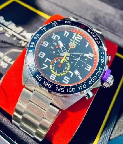 新款，高颜值 ，包装加50。Original Tagheuer 泰格豪雅F1系列，石英男士腕表 原单货！六针计时带日历！瑞士原装机芯！精钢表带表壳，蓝宝石玻璃！