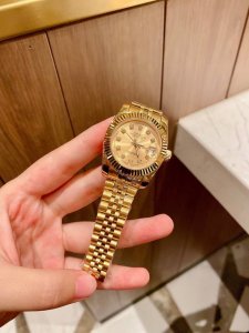 日志 系列经典女款310 实芯五珠钢带-原装压扣 小红书火爆推荐 设计显出独特高贵优雅女神气质！316精钢女性气质，高端大气，不显浮华的风格广受成功人士喜爱，逐