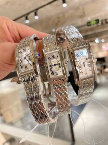 白钻 钻圈 卡地亚-Cartier Tank Américaine腕表，小号表款，采用蓝宝水石晶镜面，瑞士石英机芯。原版开模，精钢表壳，八角形表冠，镶嵌一颗合成