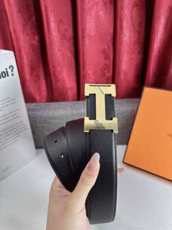 特 品牌： 爱玛士 新款进口3. 8 Cm不锈钢平滑扣皮带，手感细腻柔软。搭配纯钢板扣精品钢扣，男士必备！宽度： 3.8Cm不锈钢平滑扣 - 点击图像关闭