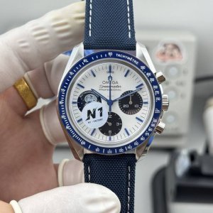 N1，欧米茄超霸系列 史努比50周年纪念腕表 3861手动上链跟原版一致。