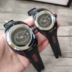 原盒:30 古驰 GuccⅠ 潜水情侣表最新款专柜同步，蓝宝石玻璃，原装瑞士机芯，透明表壳，男表径45Mm！女表径36Mm！欢迎下单！