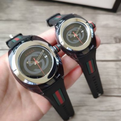 原盒:30 古驰 GuccⅠ 潜水情侣表最新款专柜同步，蓝宝石玻璃，原装瑞士机芯，透明表壳，男表径45Mm！女表径36Mm！欢迎下单！