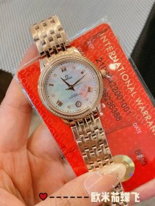 玫金280 钢带20钻圈20 Omega欧米茄碟飞系列32Mm女士石英腕表 吸引了众多忠实支持者 此系列表款风格简约 外观雅致华美 彰显着引人瞩目的隽永美感低调