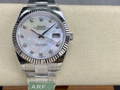 劳力士日志型41Mm,狗牙圈 经典款 以及光圈 低调款 均出品。表芯搭载一体机芯，镜面采用高清蓝宝石搭配2.5倍矿大镜，立体指针。面板油印立体、清晰、弧度及面钉