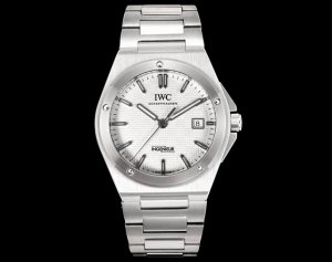 Bls Factory Iwc万国工程师系列腕表Re8没有任何特殊功能，仅三针和日期显示，毫不遮掩、淋漓尽致地展现工程师系列的奢华运动气息 机芯 Bls出品仍然