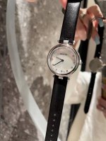 古驰小黑金表 原单品质、值得信赖 爆款古驰gucci、巴塞尔钟表展新宠，全新设计！字面：天然贝母面，机芯：瑞士石英，表带：进口牛皮 316精钢 ，尺寸：小号27