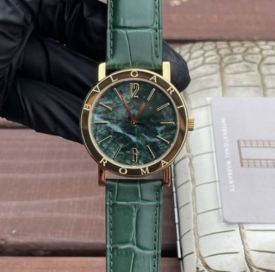 宝格丽50周年限定款 典藏级奢品 有白金，黄金，玖金表壳 Au750 搭配鳄鱼纹皮质表带，高级且极具辨识度；38Mm表径 Bby 38G 贴合腕间曲线，尺寸兼顾