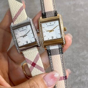 巴宝莉 Burberry 先锋系列，新款来袭，独特风格，英伦风范，进口石英机芯，规格：28X36Mm，时尚百搭，上手美美哒～～