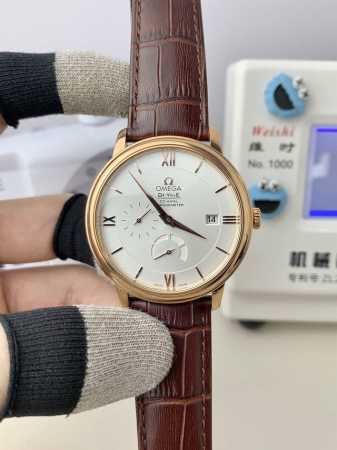 Zf震撼出品欧米茄蝶飞系列多功能腕表，带来重大技术突破 不仅完美实现所有功能，就连大小厚度也与原装无异 市场独家厚度与一致 。 表壳 腕表尺寸39.5X12.5 - 点击图像关闭