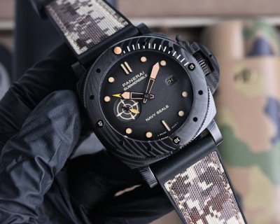 白壳 黑壳900 V7沛纳海 深爱再出新面 实力“好工艺”“好品质”自然“好口碑” 有一种般“沛”叫绝对般沛 敢爱敢当 ，沛纳海 尽显男人魅力 军人挚爱手表 个