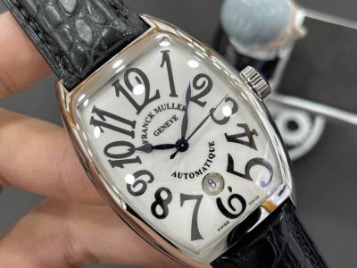 Fran Muller 法穆兰Casablanca系列8880酒桶型男表 标配皮，表径39.5X55.3Mm，100%进口316L精钢表壳，日历放大镜采用蓝宝石