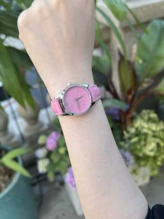 金白同价 __迷你小号28Mm 原厂开模最新款gucci古驰g-Timeless系列，毫米石英女表，传统的中国红喜庆款、以全息图效果打造三维立体感，让人一见倾心 - 点击图像关闭