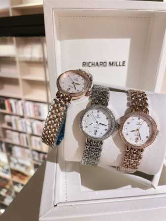 白 .金+20.钻+30。欧米茄 Omega 精品女神水滴系列腕表。精致唯美的设计，让您的美丽无处不在，也将华丽与经典融合，创造出惊艳巨作，表盘清新淡雅，色彩的 - 点击图像关闭