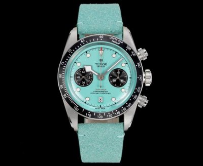 T新品帝舵 Tudor Black Bay Chrono系列是一款融合潜水表传统与赛车计时功能的混合型腕表，以其复古美学与现代技术著称。以下是该系列的主要特点及