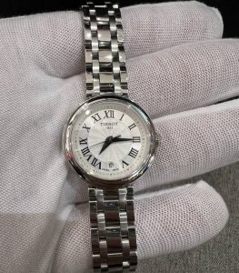 Tissot天梭 小美人系列 石英机芯 罗马刻度 日期显示 女表 瑞表 26Mm 银色表盘 精钢表壳 精钢表带