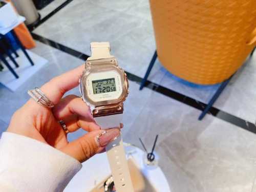 配图片全套包装 最近小红书超级火的casio 卡西欧g-Shock 超潮流时尚，上手的效果真的美炸了！原单版本哦，很清新的感觉，和夏天很配！搭配各种短袖那是绝配