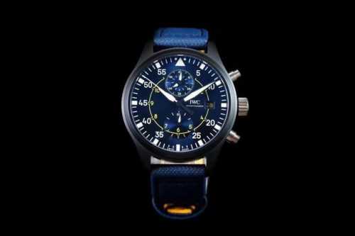 Iwc 万国 飞行员系列Tw2 腕表 Top Gun 海军空战部队计时腕表 它的产品型号是Iw389001 内圈为12小时计时 外圈为60分钟计时 并以读时方式
