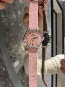 偶像谷爱凌用她的光芒影响年轻人!日夜相伴,浪漫可抵漫长岁月,简单的款式,经典的造型, Iwc 万国表柏涛菲诺系列,是很多万国女孩的首选款。经典的大三针,纯白表盘 偶像谷爱凌用她的光芒影响年轻人!日夜相伴,浪漫可抵漫长岁月,简单的款式,经典的造型, Iwc 万国表柏涛菲诺系列,是很多万国女孩的首选款。经典的大三针,纯白表盘