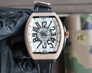 法兰克 穆勒 Franck Muller V45 Sc Dt系列54*42*15Mm 全自动机械机芯 蓝光镀膜玻璃 牛皮表带底部橡胶 折叠扣 糅合运动设计风格