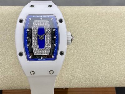 Bba横空出世：明星网红款理查德米勒Rm07-01红唇Rm007 1表壳：采用与原版一致Zta白色黑色陶瓷表壳。 2机芯：独家定制机芯 还原 3表径：还原45.