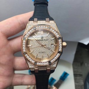 2210品牌：爱彼 系列：皇家橡树 款式：男士机械腕表 机芯型号：正明珠机芯 表径：41Mm 材质：316鑫精钢 表镜材质：蓝宝石防刮玻璃
