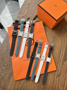 爱马仕小H珐琅系列 柜上这么多年都没打过折 而且能简单齐色也是不太可能 我们跟踪的公司渠道 也是因为原因 没能及时发往品牌方 滞留只能内耗 我们能争取到的也是少