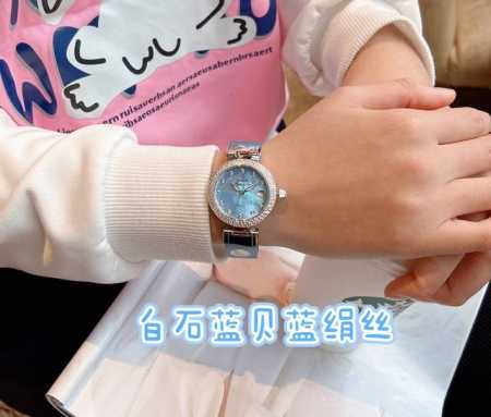 光圈：白 玫 钻圈：白 玫 Ladymatic系列的女性腕表全新绢丝带 是品牌首枚专为女性打造的腕表之一 作为优雅和精致的代名词 在上世纪可谓是引领时代潮流口 - 点击图像关闭