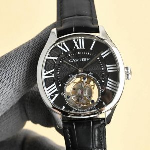 统一 卡地亚Rotonde De Cartier Tourbillon Cadran Love陀飞轮腕表表壳精炼，为充满想象力的设计师提供了承载机械部件的理想舞
