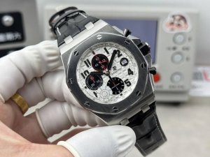 胶带 皮带 钢带 Omf Ap皇家橡树26238，12位小秒，尺寸是热门的42表径，彰显大气又不失精致，表盘采用Mega Tapisserie” 超大型格纹装饰