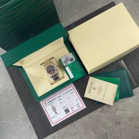 久等了！劳力士“玫瑰金游艇名仕”＂独家巧克力表盘＂随着光线的变化发生变化！手表型号保卡三码合一扫码查询 无论是外出游玩，还是亲友相聚，劳力士游艇名仕型腕表及蚝式 - 点击图像关闭