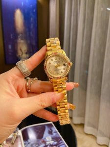 最新首发 劳力士 日志 系列经典女款31钢带-原装压扣 小红书火爆推荐 设计显出独特高贵优雅女神气质！316精钢搭配施华洛世奇水晶钻石，纯手工镶嵌而成，女性气质