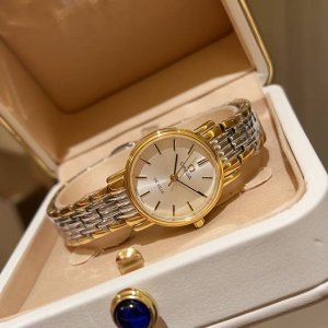 金 中古欧米茄 Vintage西洋Omega简约小金豆，简直太别致了！小尺寸26Mm低调又不失细节的美，表盘刻度也太纤细秀气了吧！复古独特，上手不撞款，蓝宝石玻